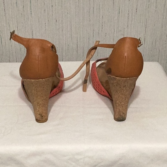 Atrevida wedges, & size 6. - Picture 2 of 8